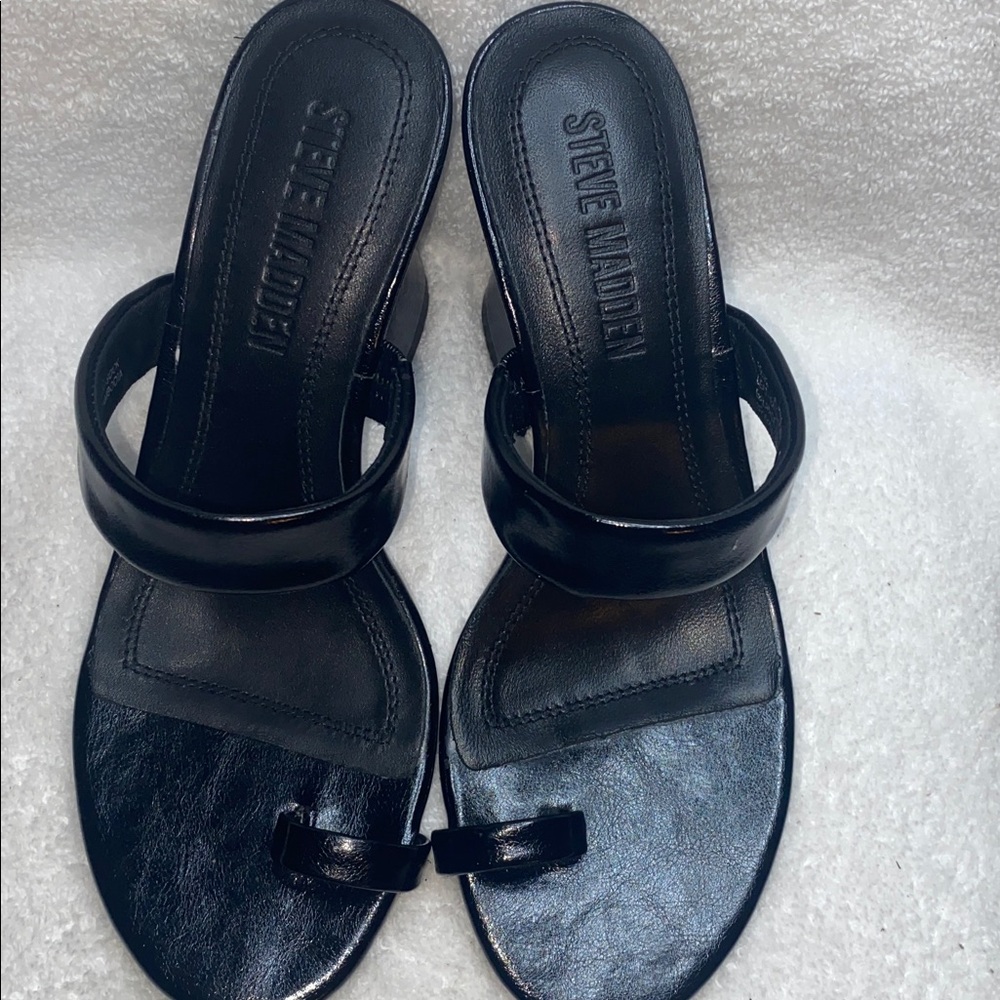 Steve Madden Black Patent Leather Toe-Loop Slide Mules